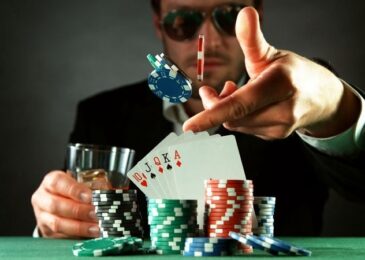 Tính xác suất Poker: Công thức tính xác suất cơ bản